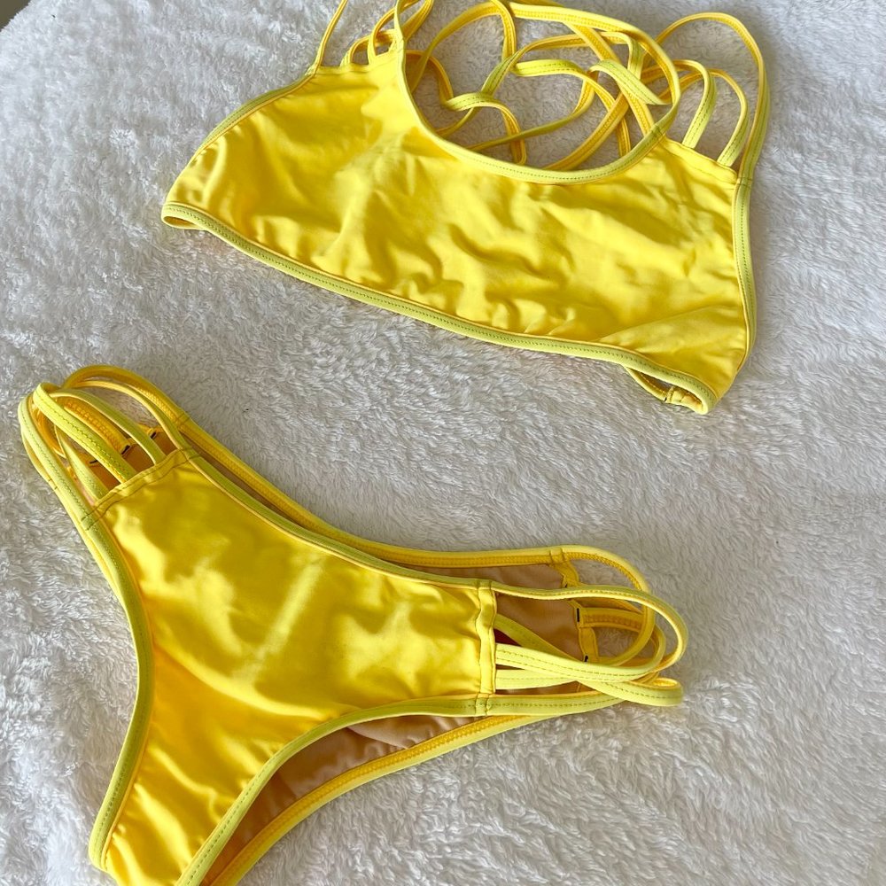 NWOT canary yellow Bikini, size Medium